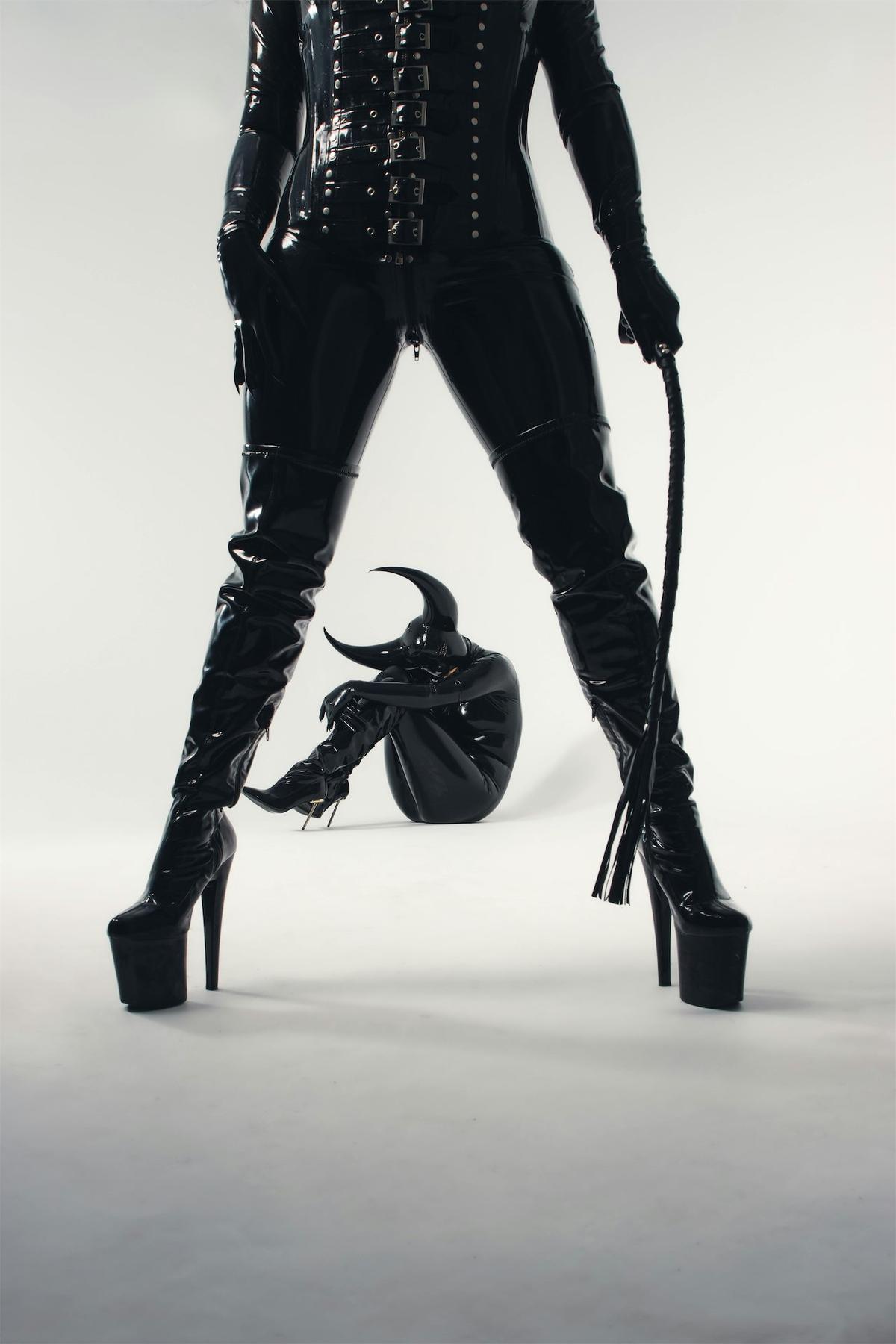 Hidden And Held: Dating With A Hoods And Masks Kink